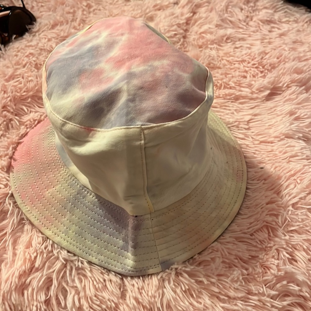 Laura’s boutique bucket hat that I only wore once